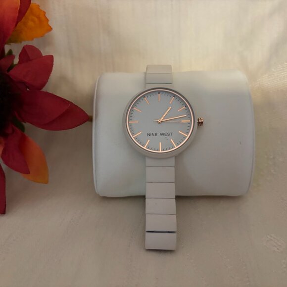 Beautiful Nine West Pink watch - Picture 2 of 5